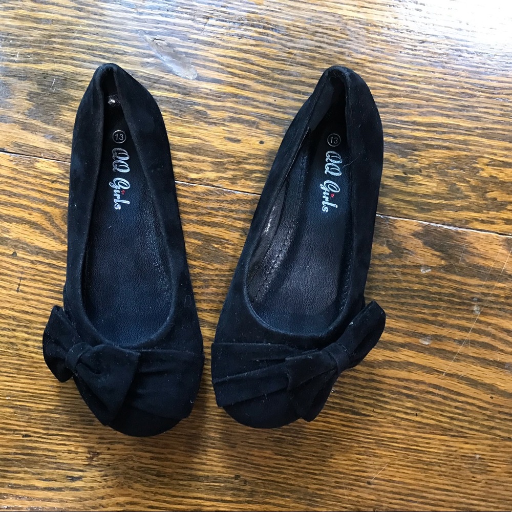 Little Girl’s Size 13 Black Dress Shoes with Bow QQ Girls Brand
